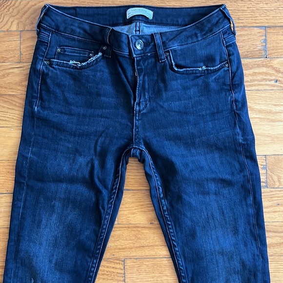 Zara Women Distressed skinny pants - Picture 2 of 4